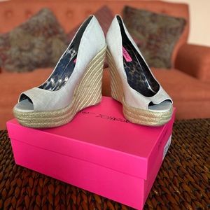 Betsy Johnson Natural Linen Wedge